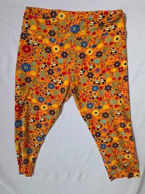 LuLaRoe x Disney Tall & Curvy Capri Leggings — Mickey & Minnie Folk Floral on Ma